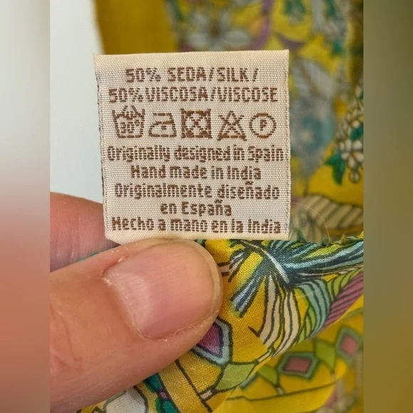 Reversible Silk Scarf from Spain. Floral Yellow  Print. - Picture 6 of 6